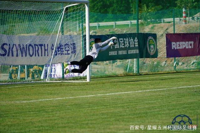 周琦21+8胡明轩20分广东大胜山东 高诗岩15分