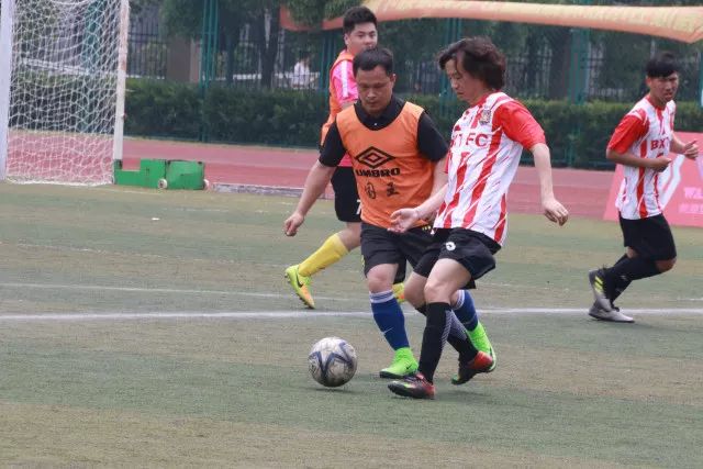 约基奇30+14+11掘金克尼克斯 独行侠大胜爵士